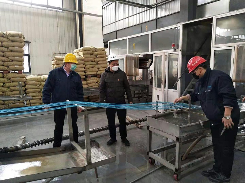 街道領導來中新華美檢查防疫和應急生產(chǎn)工作